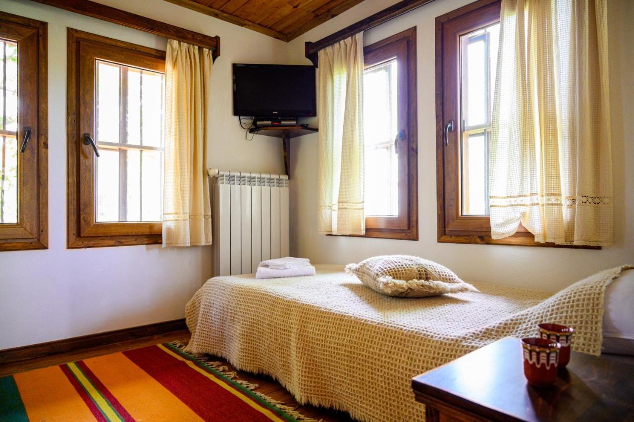 Guest Houses "Zlatna Oresha - Complex" Zheravna Εξωτερικό φωτογραφία