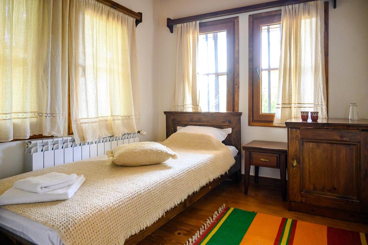 Guest Houses "Zlatna Oresha - Complex" Zheravna Εξωτερικό φωτογραφία